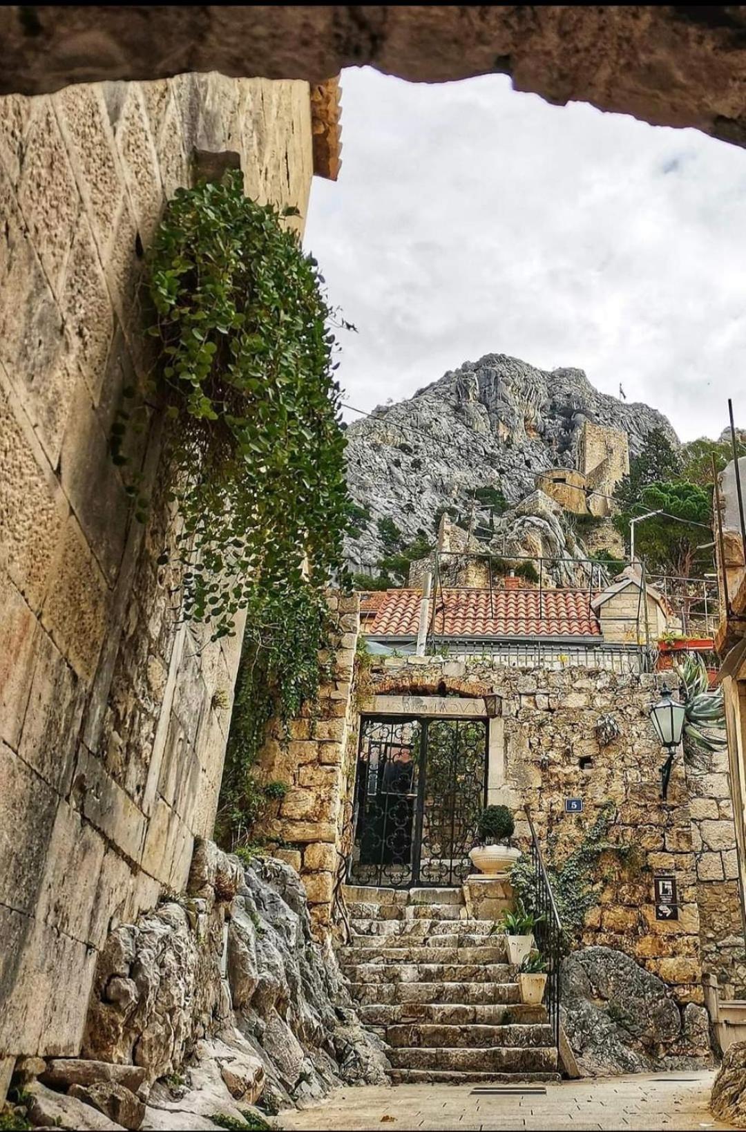 Apartmani Branko Vojnovic Omis Exterior photo